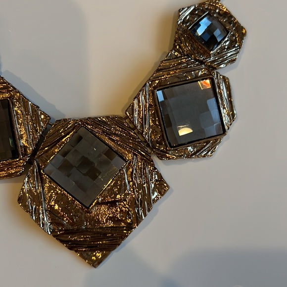 Statement necklace chunky design with sparkly square beads - Picture 5 of 6